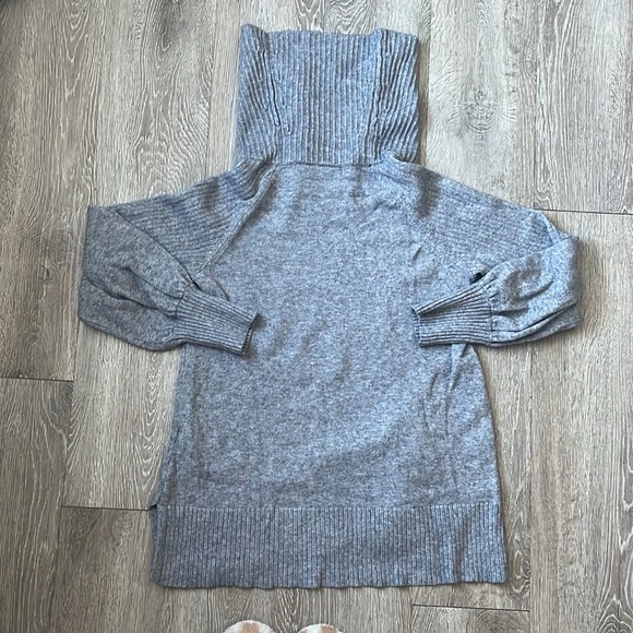 Anthropologie Paloma Gray Knit Sweater size medium cowl neck - Picture 9 of 9